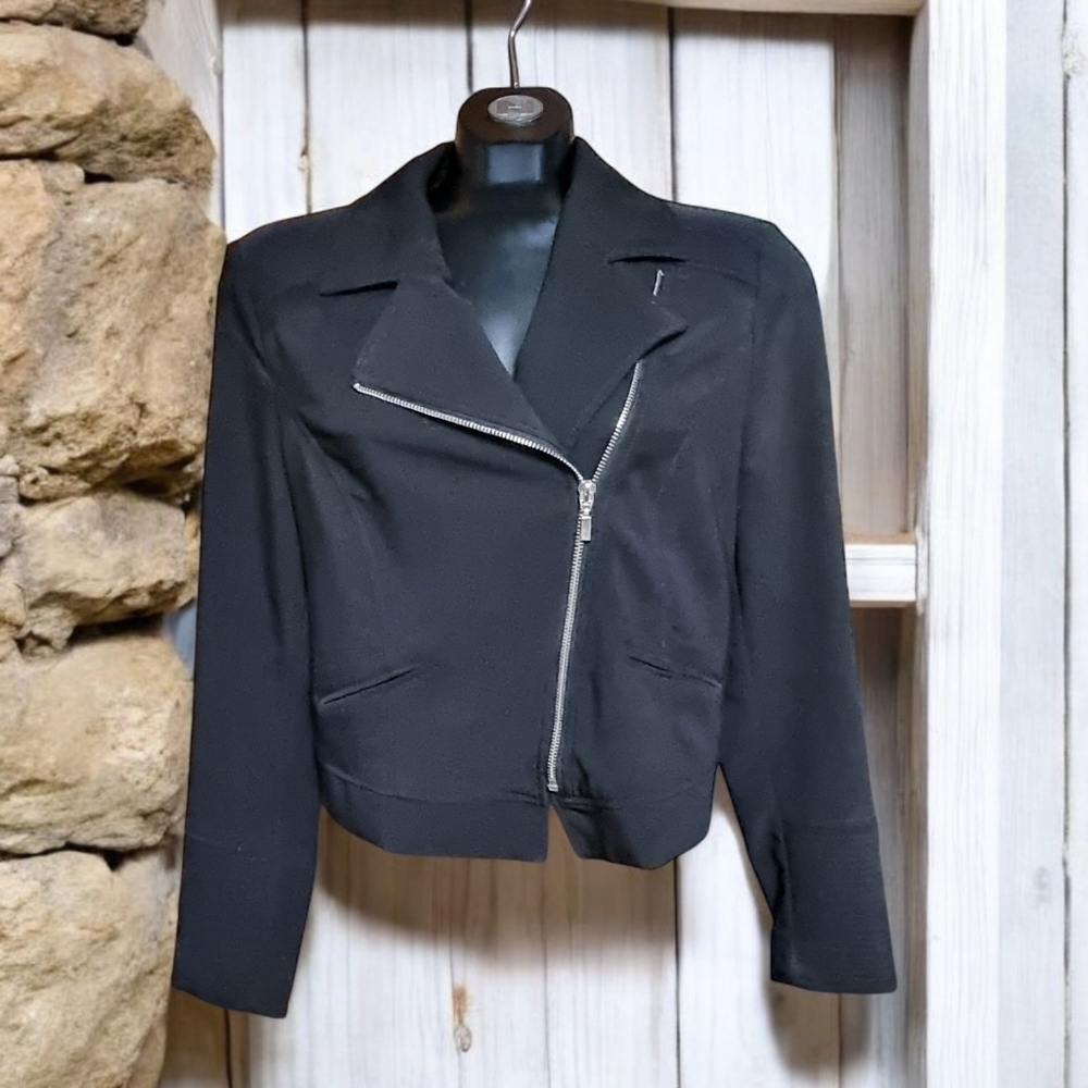 Dynamite Stylish Black Women's Cropped Blazer Jacket With Zipper Details